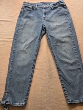 Levi’s Women’s Size 8 Cropped Stretch Jeans Light Wash Tie Hem